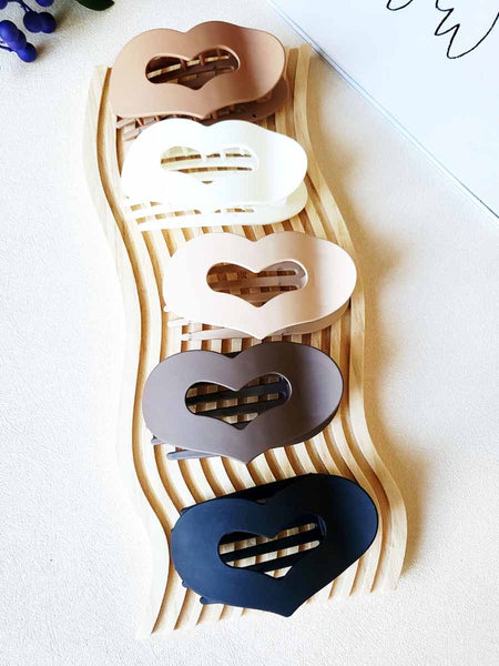 Neutral Heart Flat Hair Claw