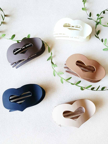 Neutral Heart Flat Hair Claw